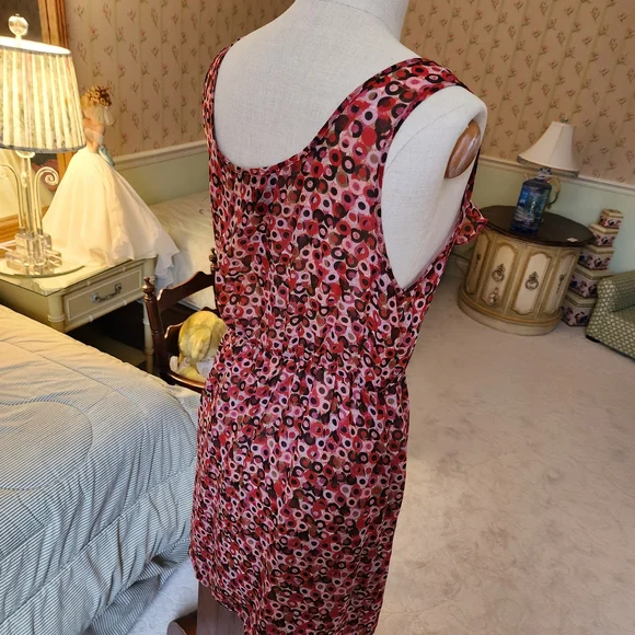 Chic Red Patterned Midi Dress - Picture 2 of 2